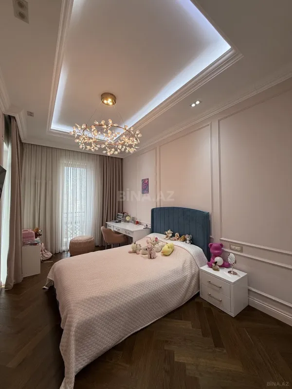 Satılır 7 otaqlı mənzil 285 m²