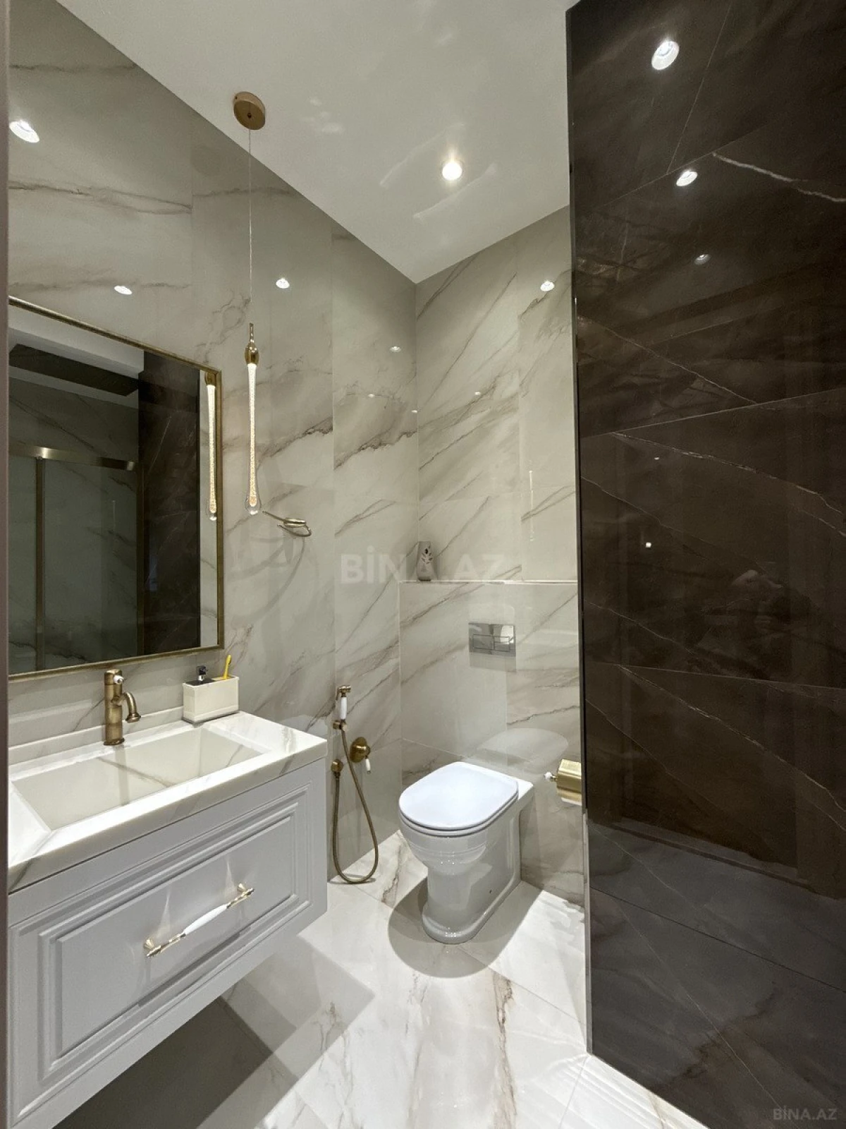 Satılır 7 otaqlı mənzil 285 m²