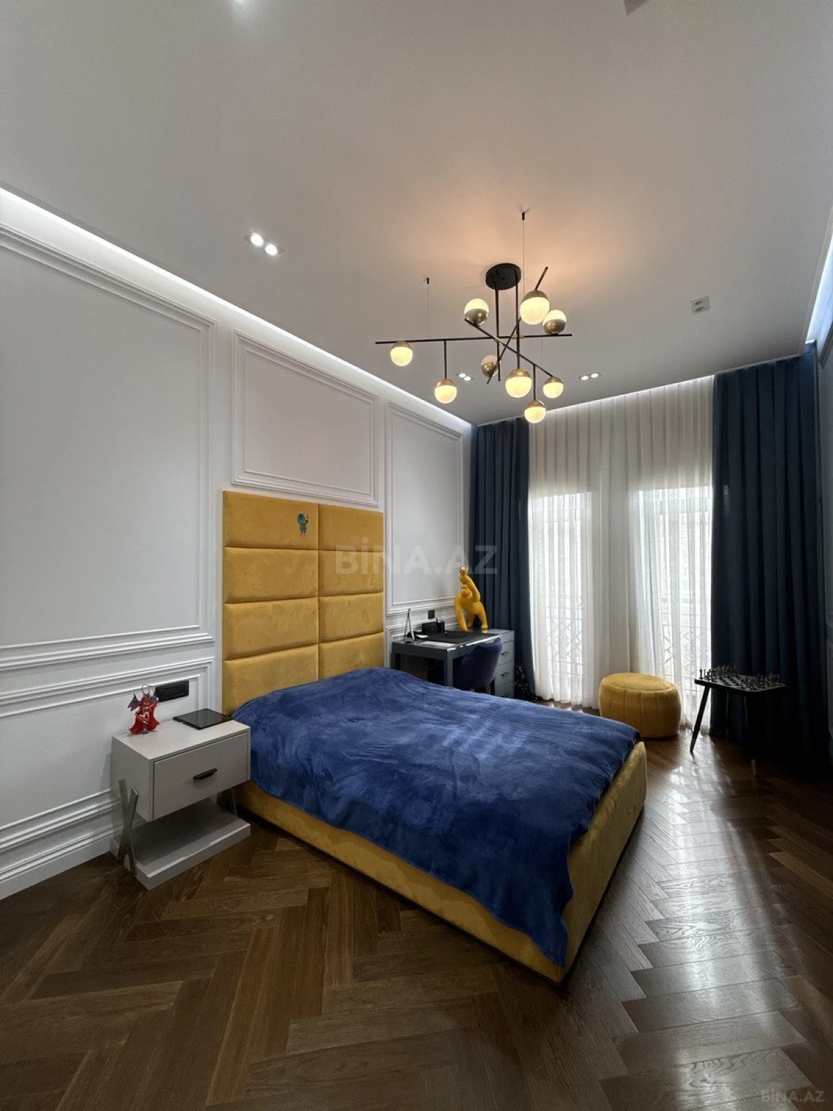 Satılır 7 otaqlı mənzil 285 m²