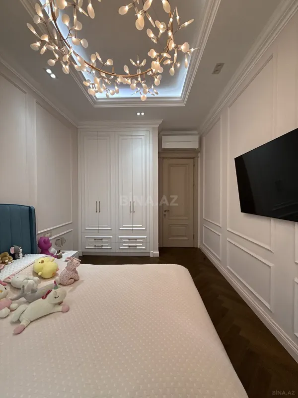 Satılır 7 otaqlı mənzil 285 m²