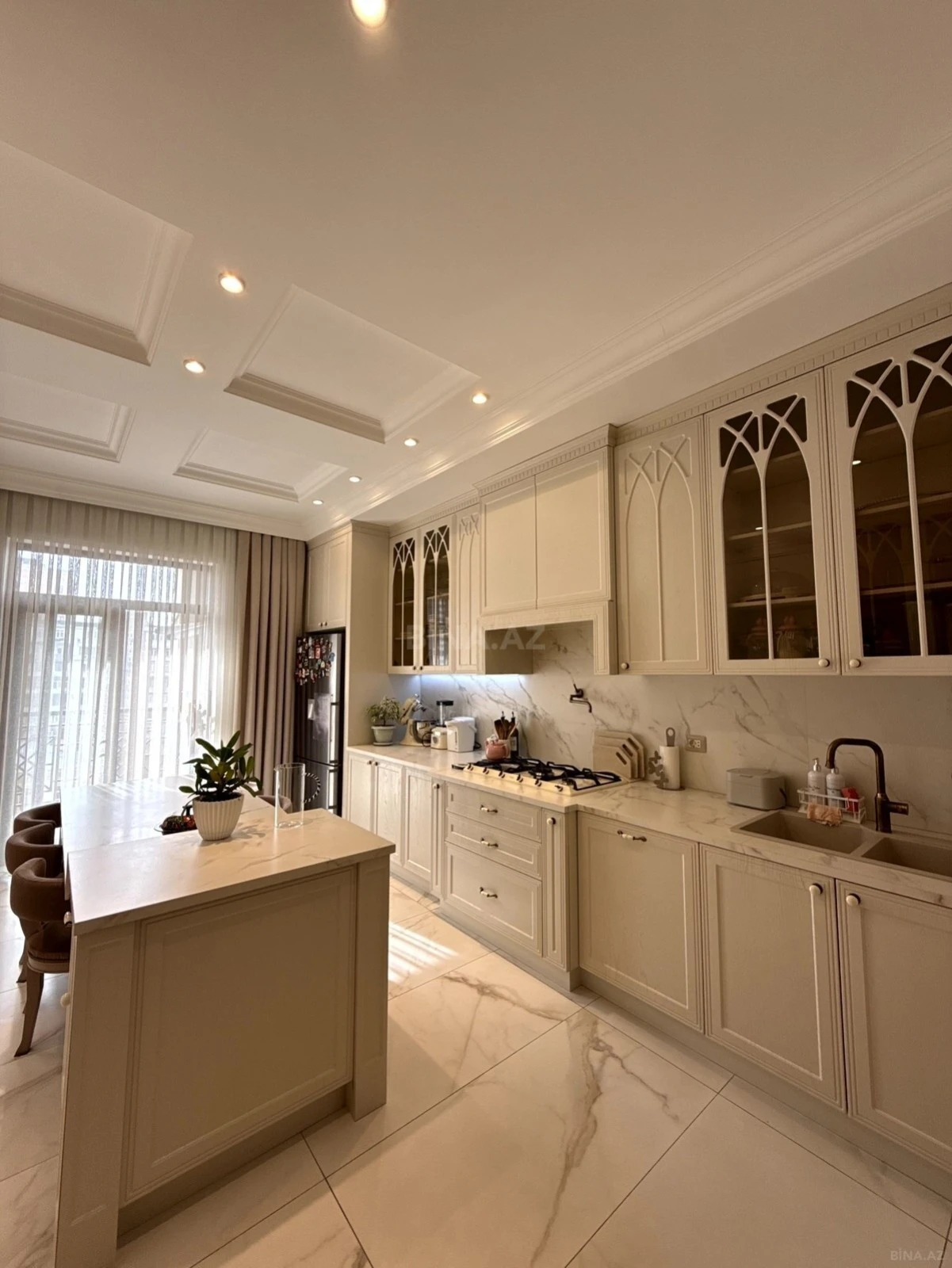 Satılır 7 otaqlı mənzil 285 m²