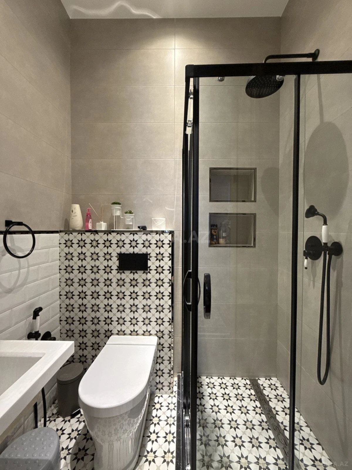 Satılır 7 otaqlı mənzil 285 m²