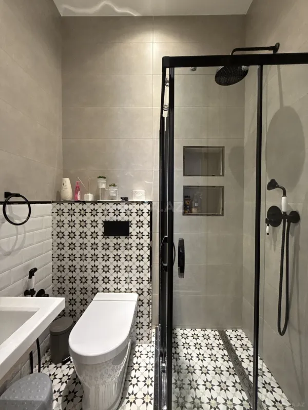 Satılır 7 otaqlı mənzil 285 m²