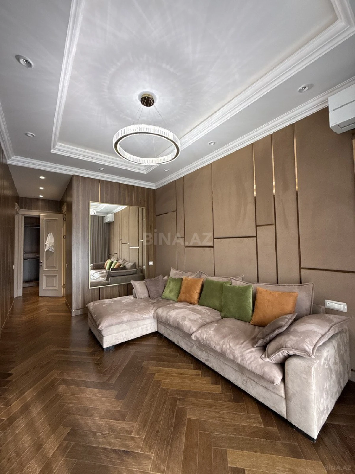 Satılır 7 otaqlı mənzil 285 m²