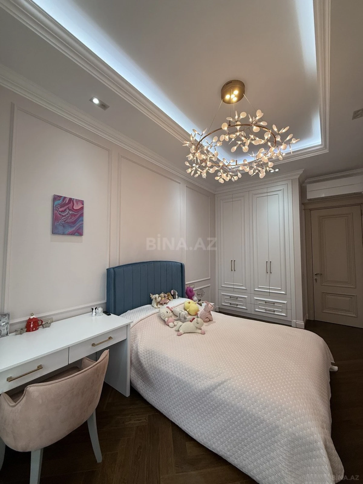 Satılır 7 otaqlı mənzil 285 m²