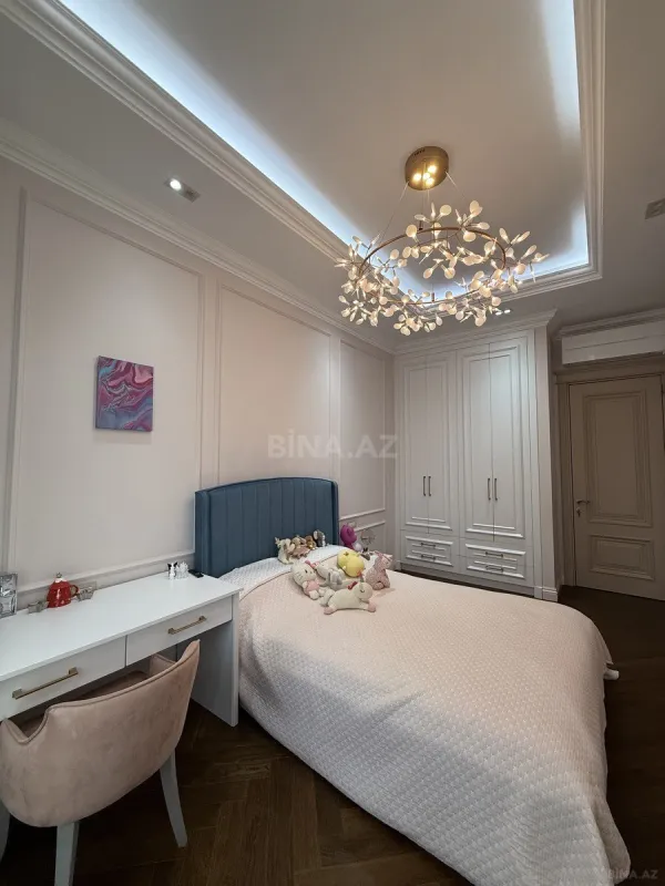 Satılır 7 otaqlı mənzil 285 m²