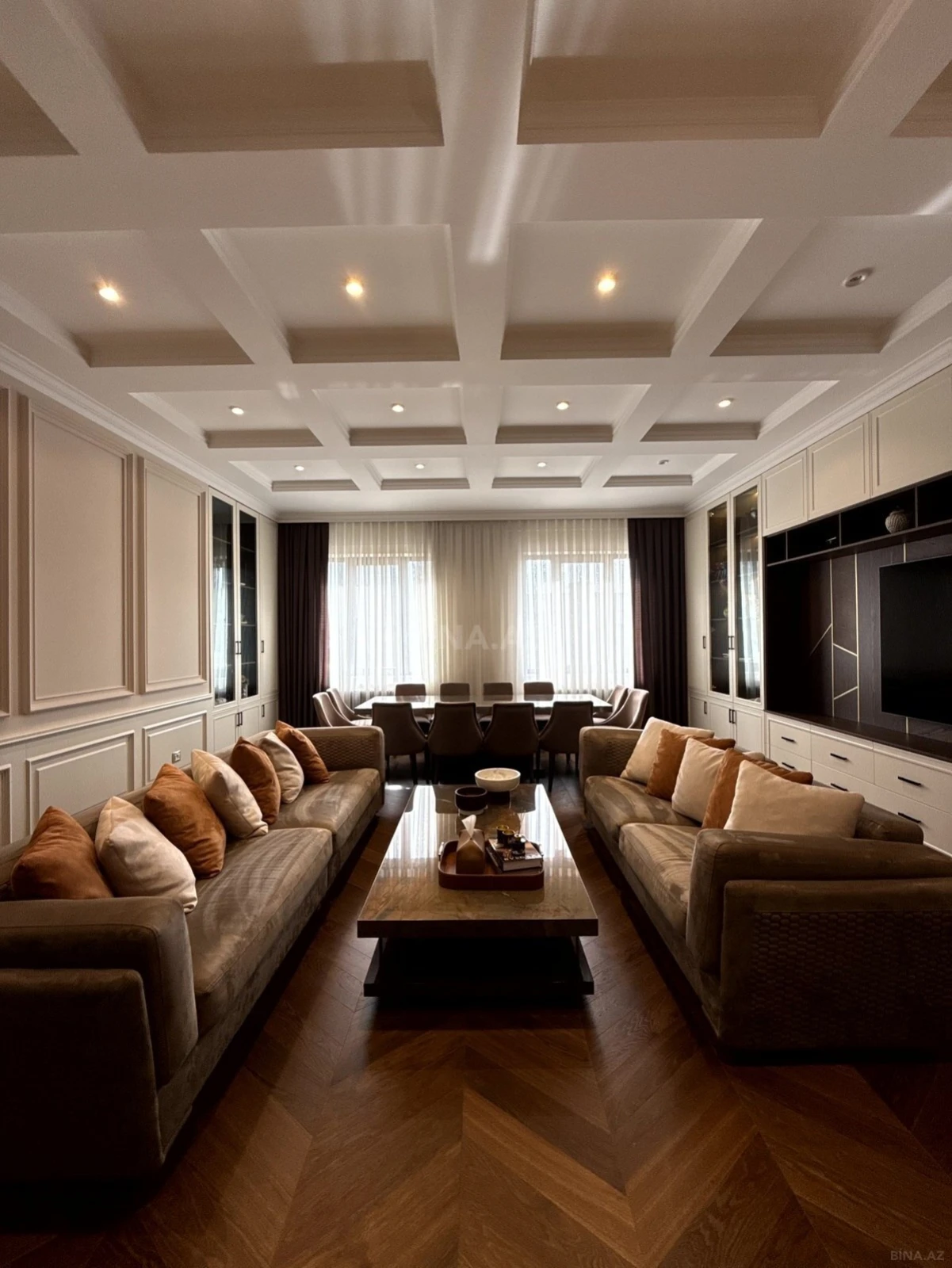 Satılır 7 otaqlı mənzil 285 m²