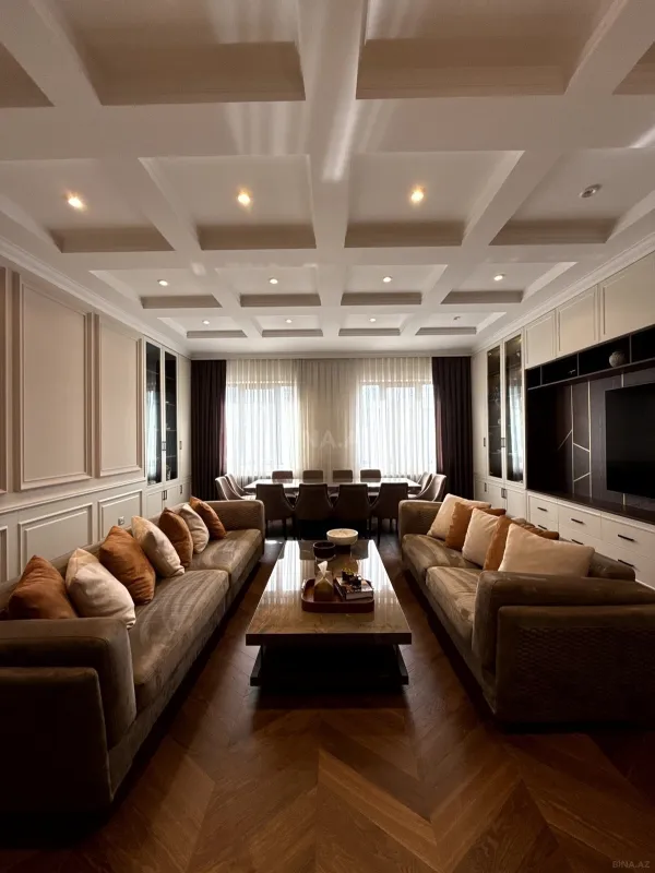 Satılır 7 otaqlı mənzil 285 m²