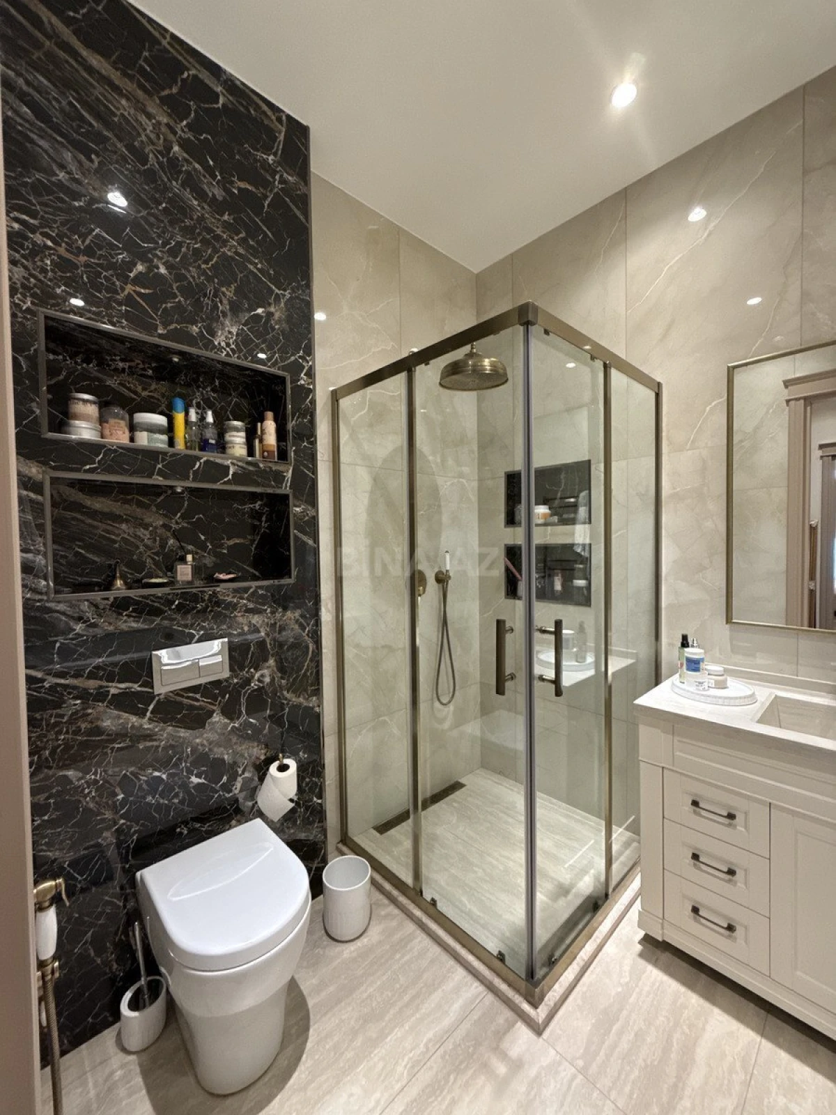 Satılır 7 otaqlı mənzil 285 m²