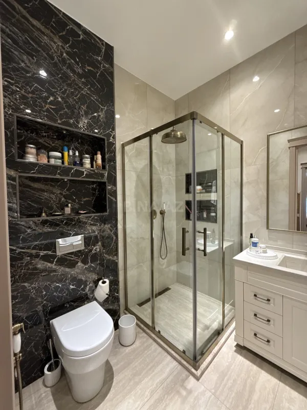 Satılır 7 otaqlı mənzil 285 m²