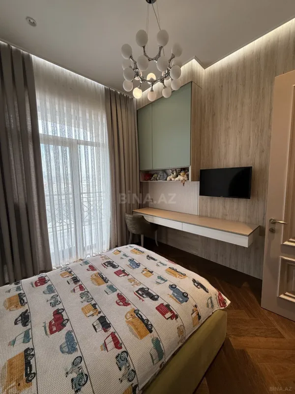 Satılır 7 otaqlı mənzil 285 m²