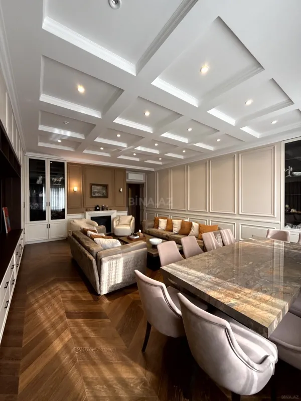 Satılır 7 otaqlı mənzil 285 m²