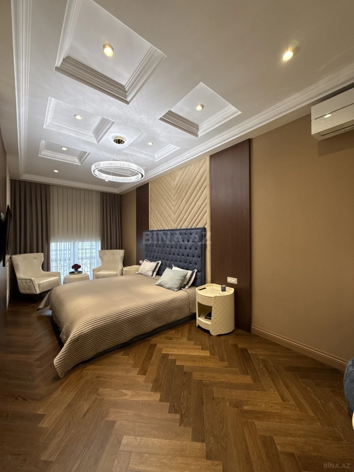 Satılır 7 otaqlı mənzil 285 m²