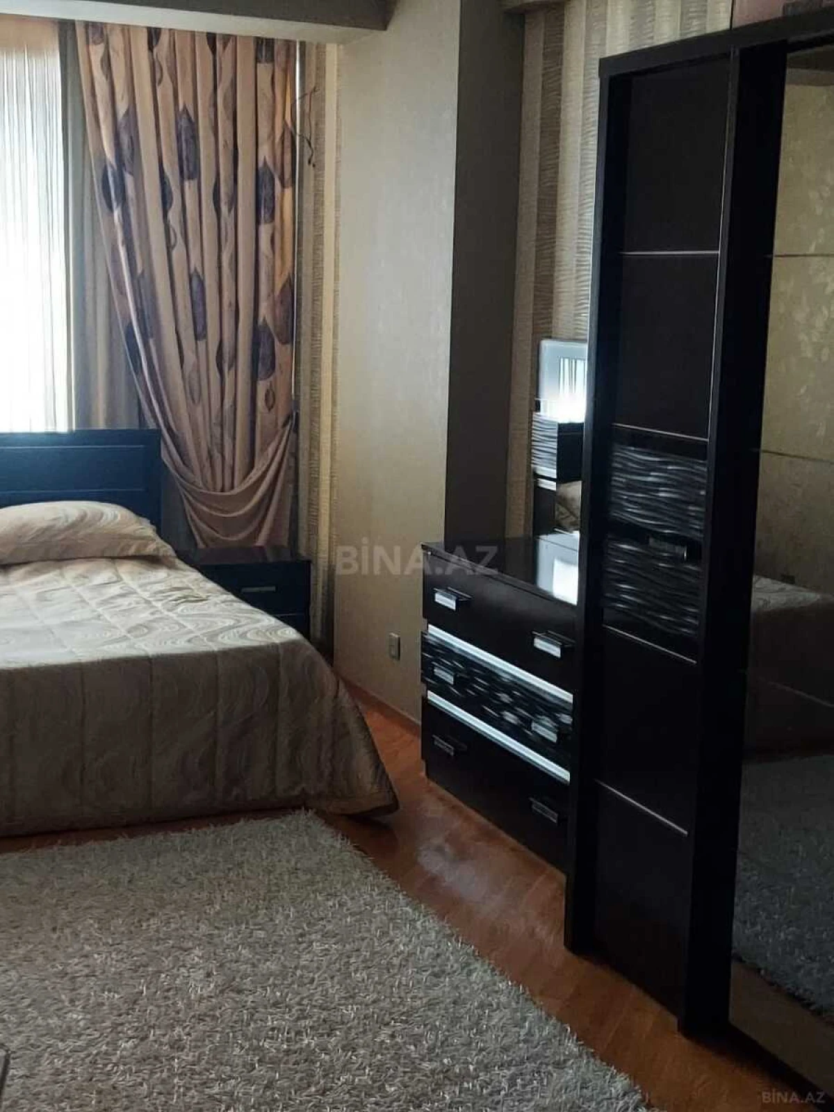 Satılır 3 otaqlı mənzil 140 m²