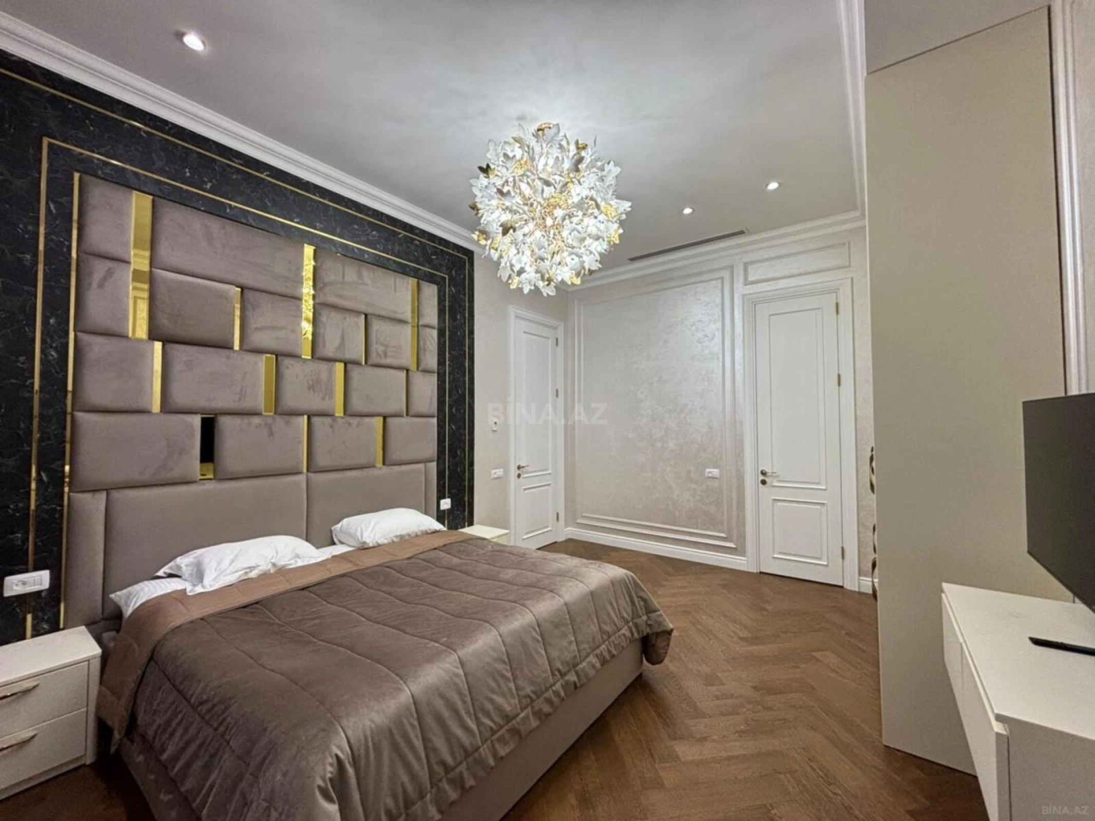 Kirayə verilir 4 otaqlı mənzil 155 m²