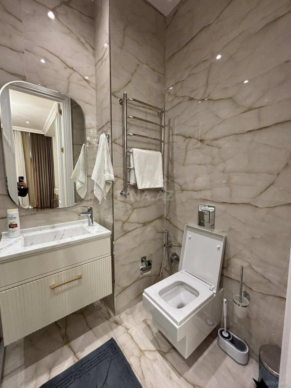 Kirayə verilir 4 otaqlı mənzil 155 m²