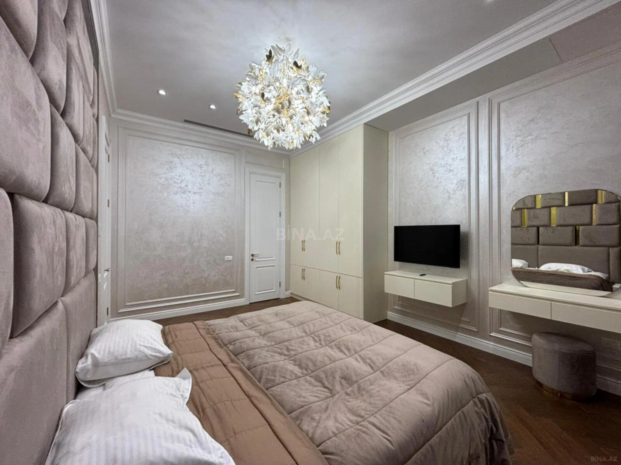 Kirayə verilir 4 otaqlı mənzil 155 m²