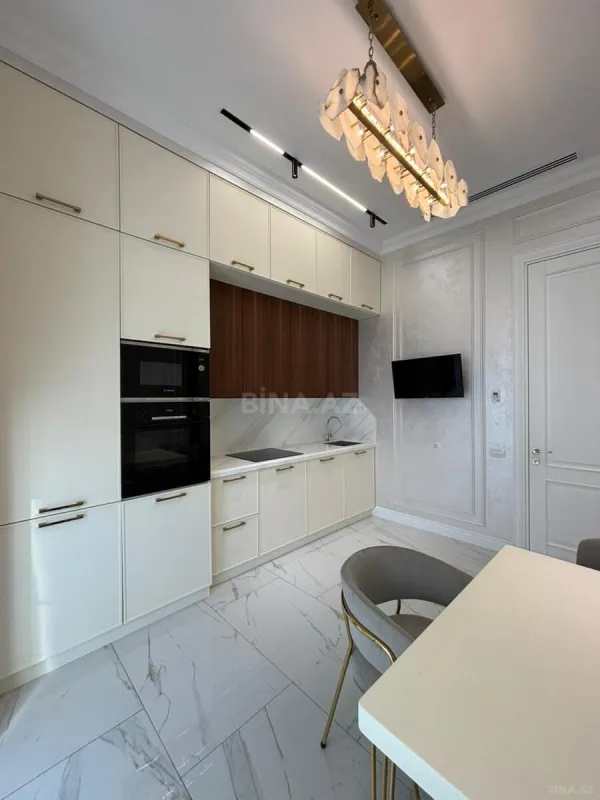 Kirayə verilir 4 otaqlı mənzil 155 m²