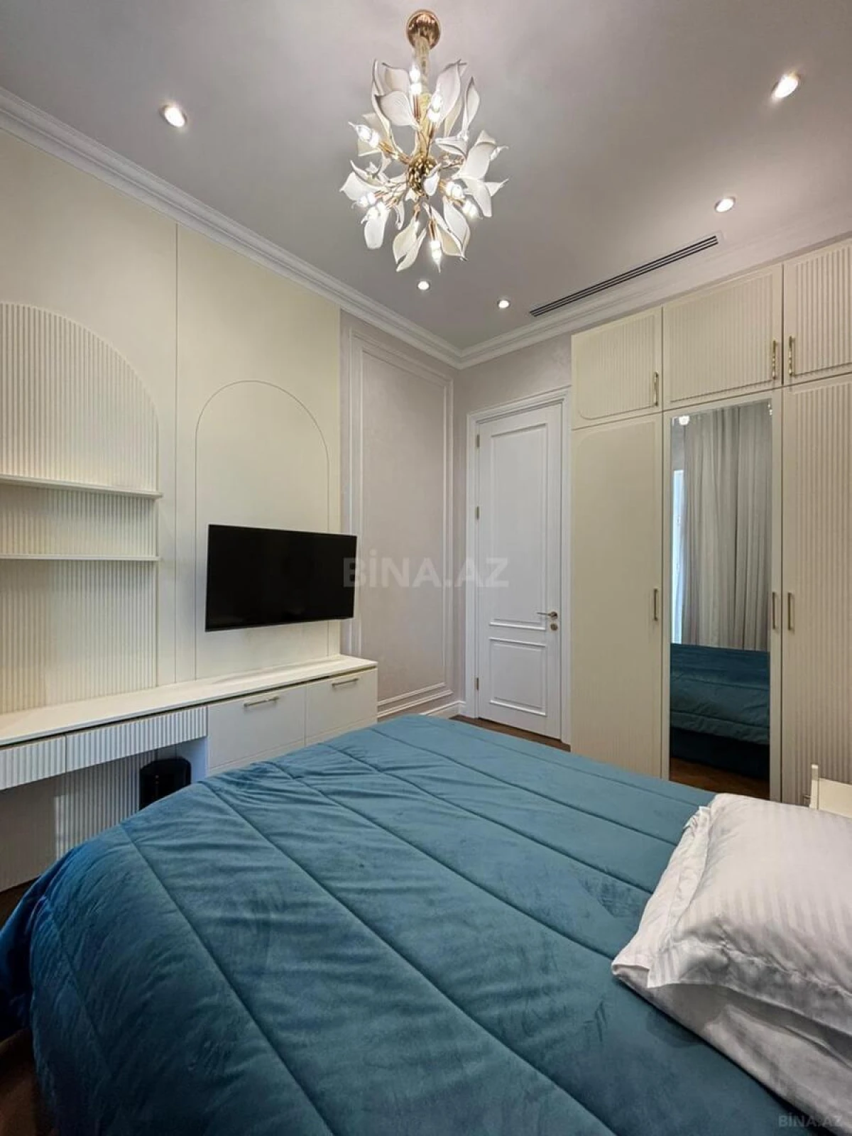 Kirayə verilir 4 otaqlı mənzil 155 m²