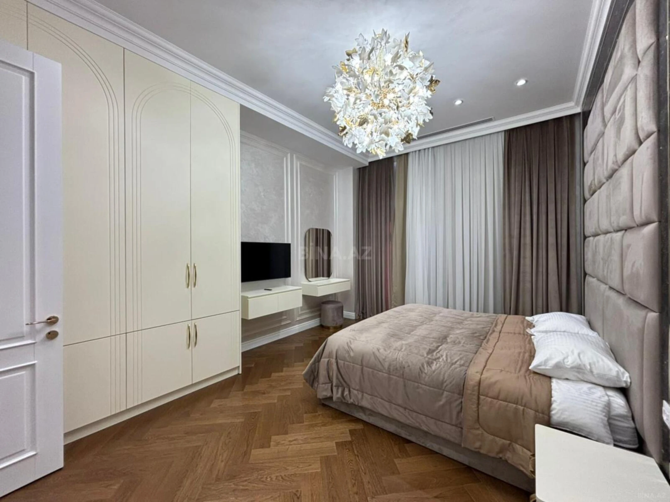 Kirayə verilir 4 otaqlı mənzil 155 m²