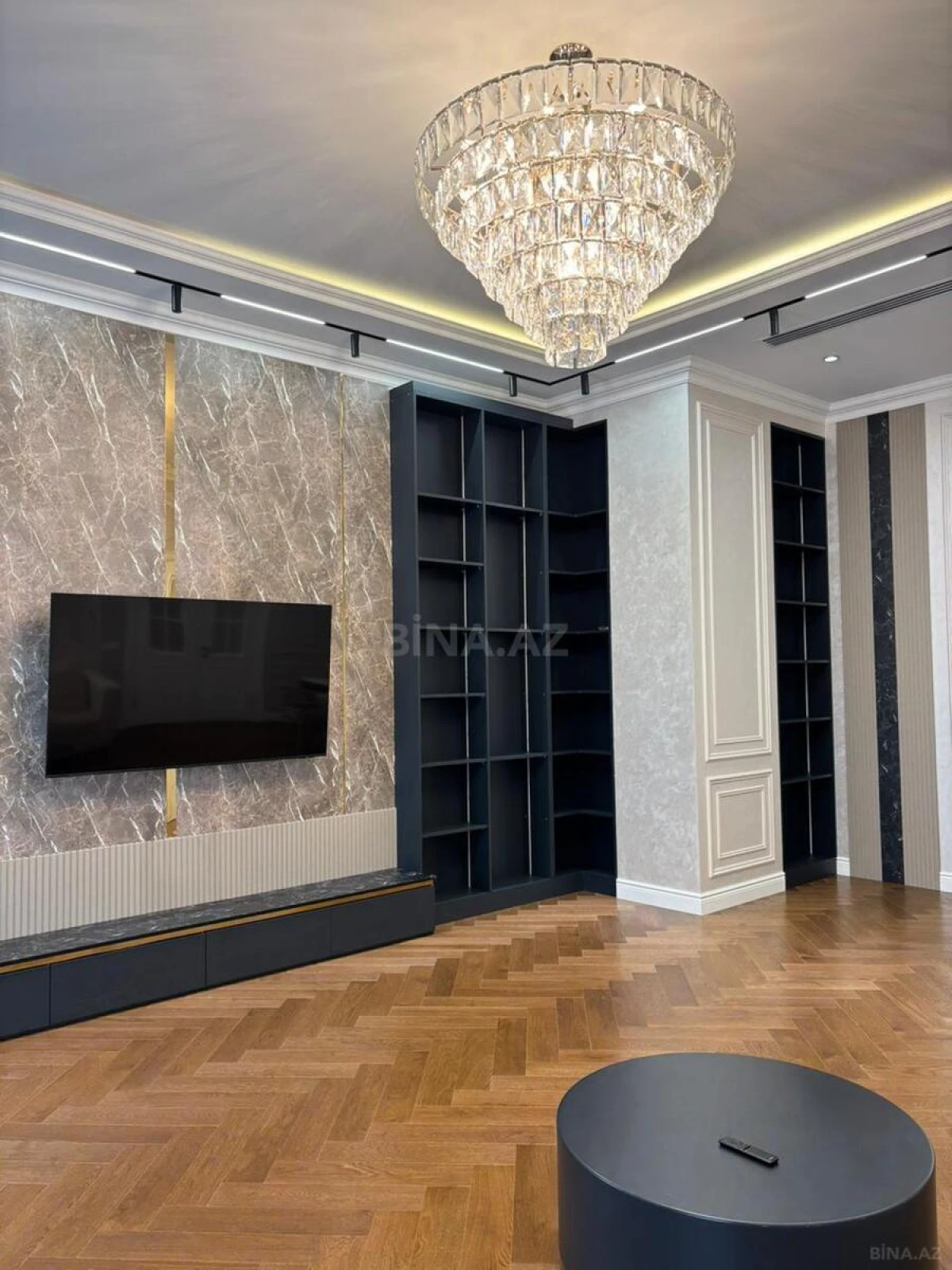 Kirayə verilir 4 otaqlı mənzil 155 m²