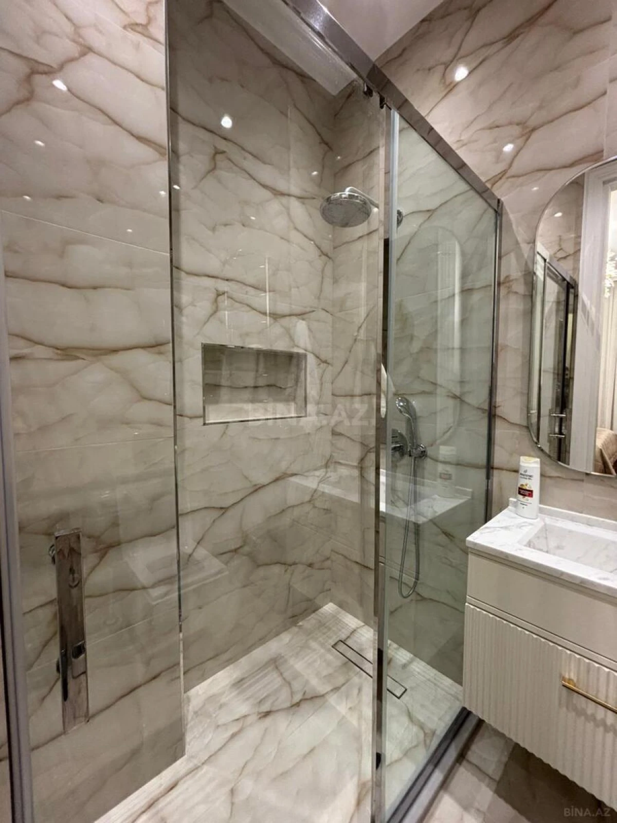 Kirayə verilir 4 otaqlı mənzil 155 m²