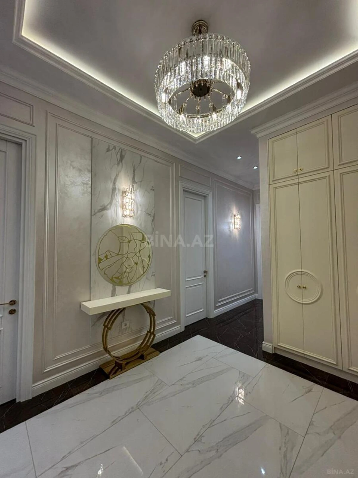 Kirayə verilir 4 otaqlı mənzil 155 m²