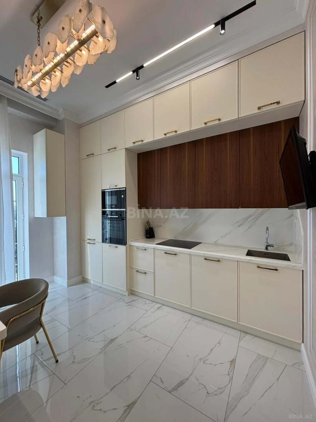 Kirayə verilir 4 otaqlı mənzil 155 m²