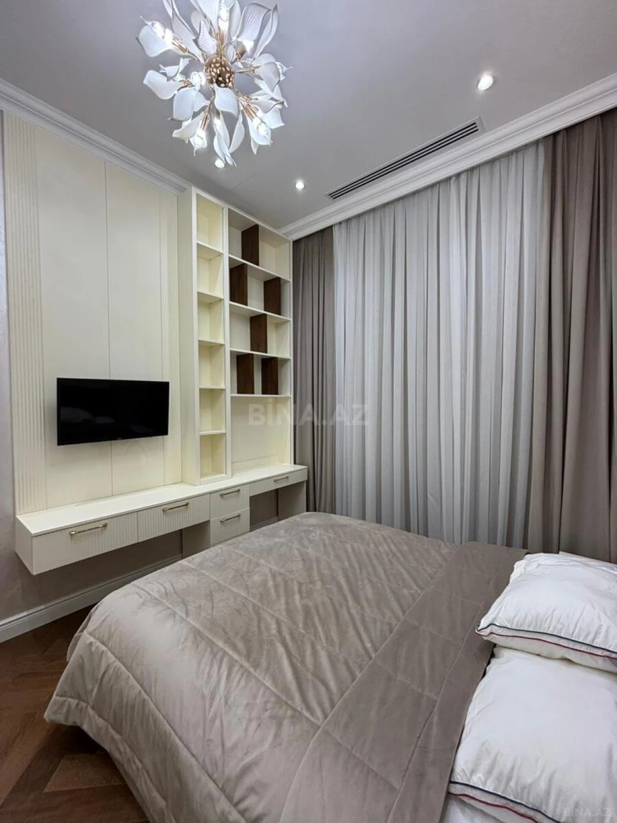 Kirayə verilir 4 otaqlı mənzil 155 m²