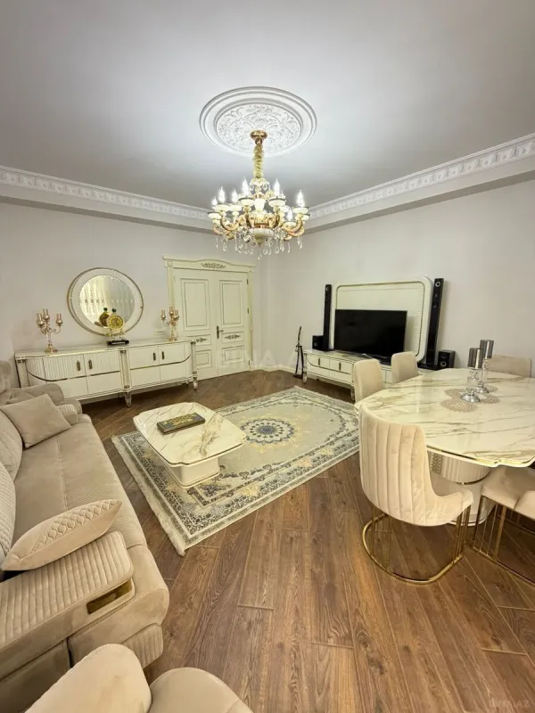 Satılır 4 otaqlı mənzil 161 m²