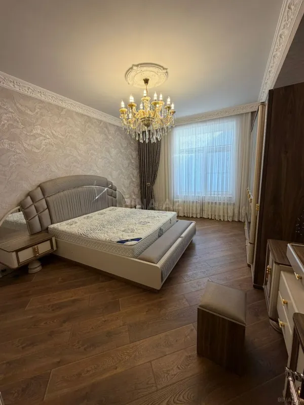 Satılır 4 otaqlı mənzil 161 m²