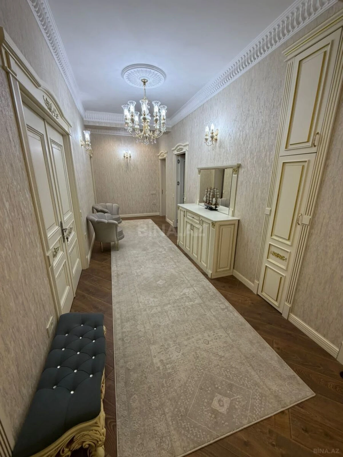Satılır 4 otaqlı mənzil 161 m²