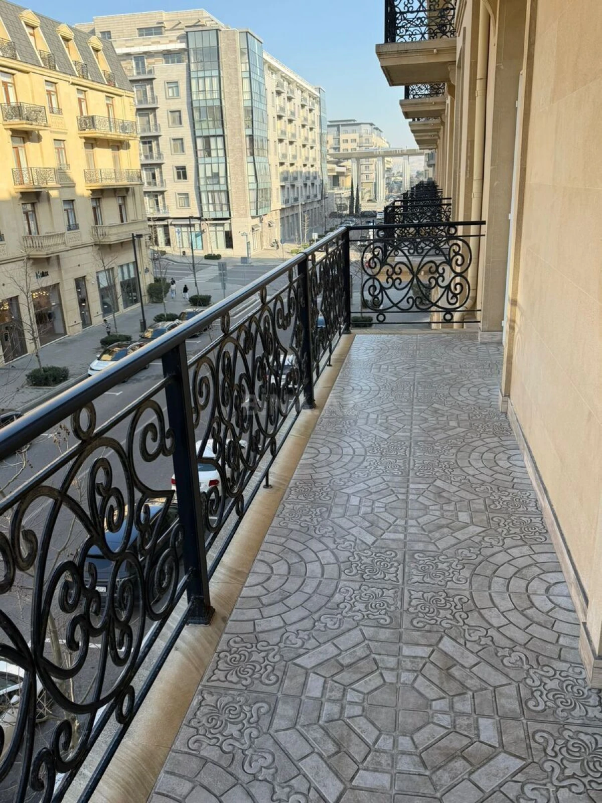 Satılır 4 otaqlı mənzil 161 m²