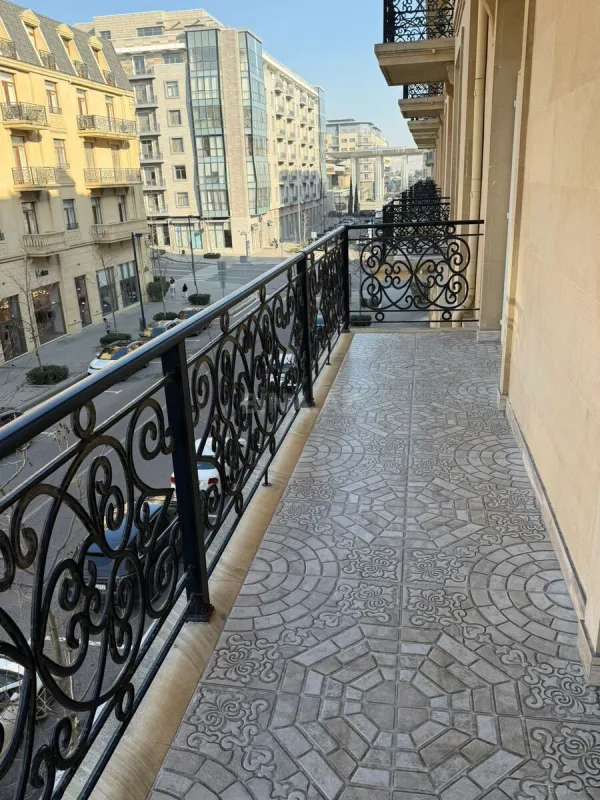 Satılır 4 otaqlı mənzil 161 m²