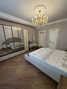 Satılır 4 otaqlı mənzil 161 m²