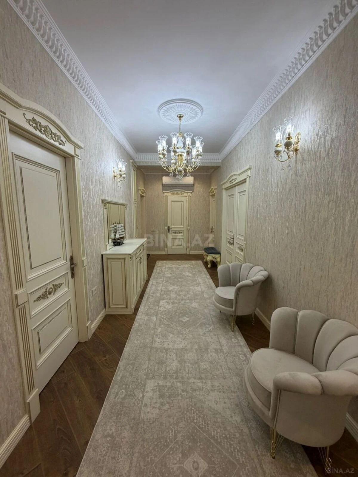 Satılır 4 otaqlı mənzil 161 m²