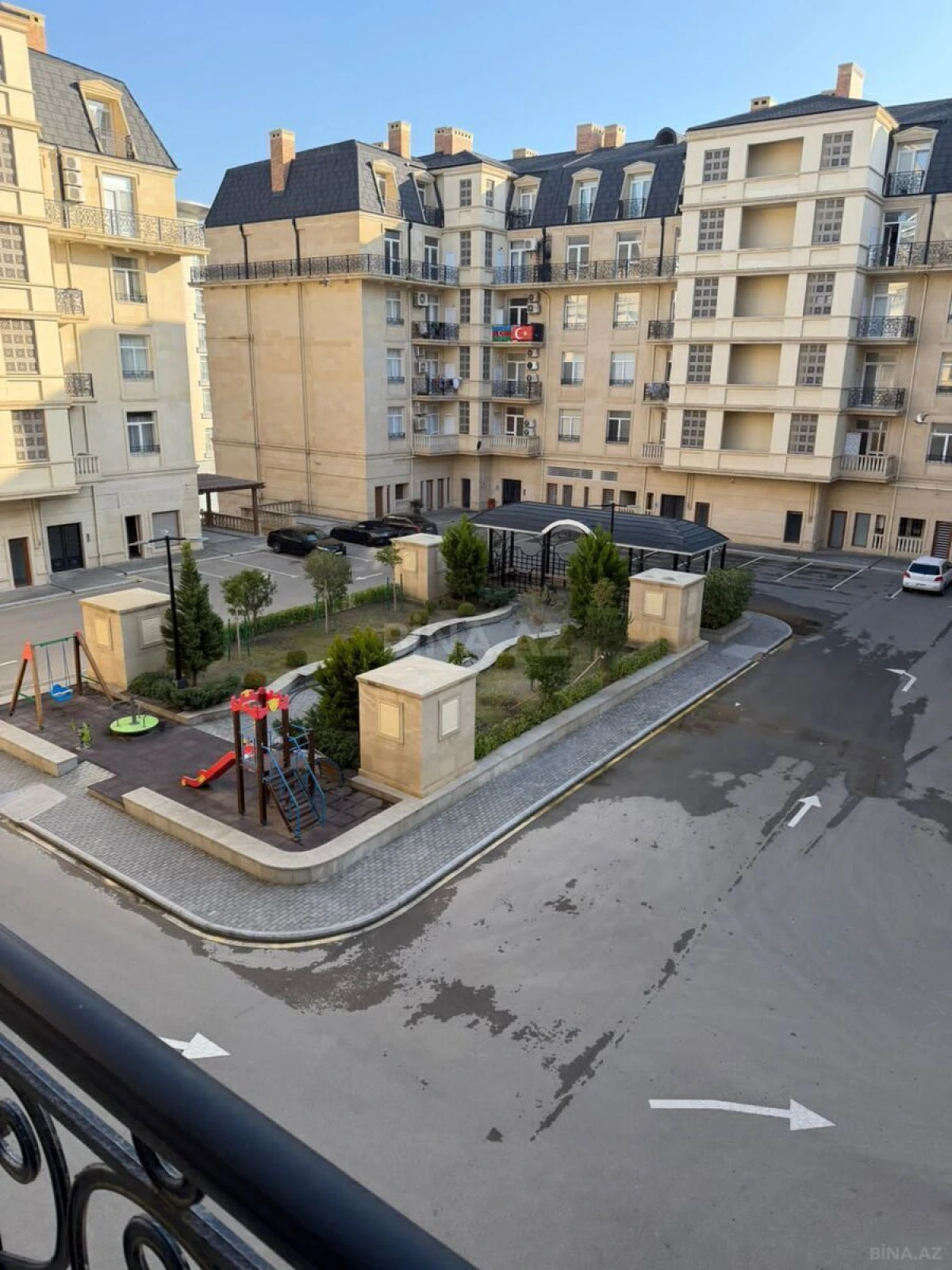 Satılır 4 otaqlı mənzil 161 m²