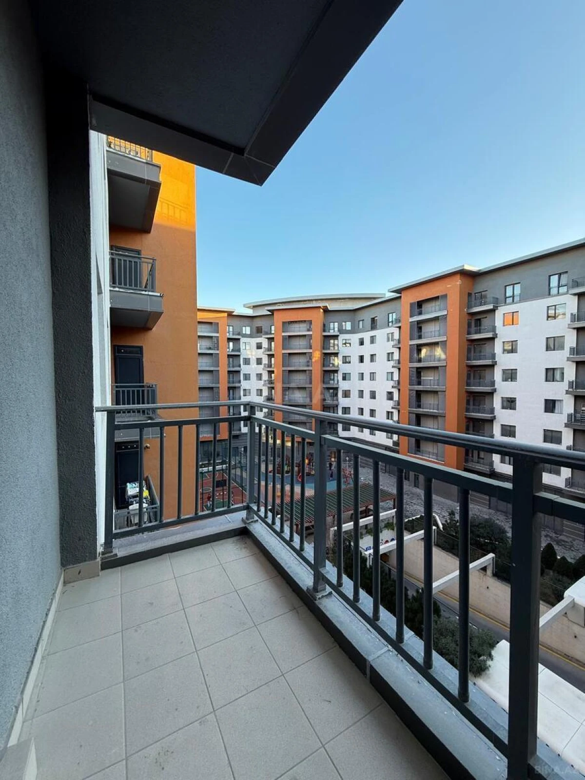 Kirayə verilir 3 otaqlı mənzil 145 m²