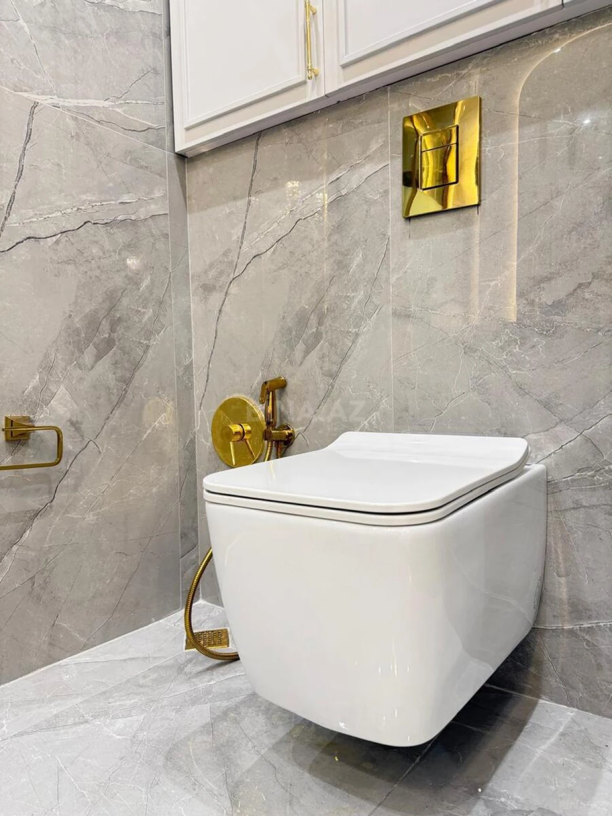 Kirayə verilir 3 otaqlı mənzil 145 m²