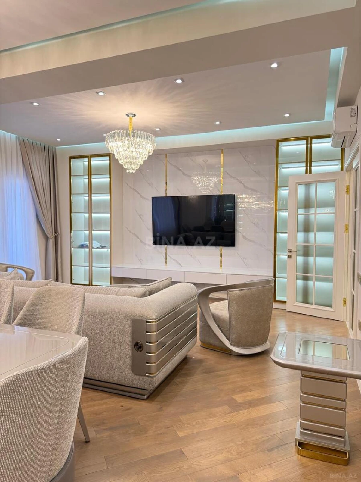 Kirayə verilir 3 otaqlı mənzil 145 m²