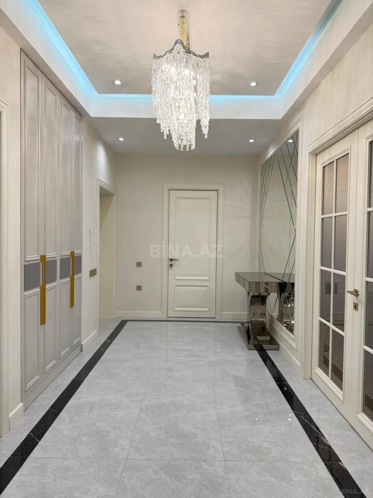 Kirayə verilir 3 otaqlı mənzil 145 m²