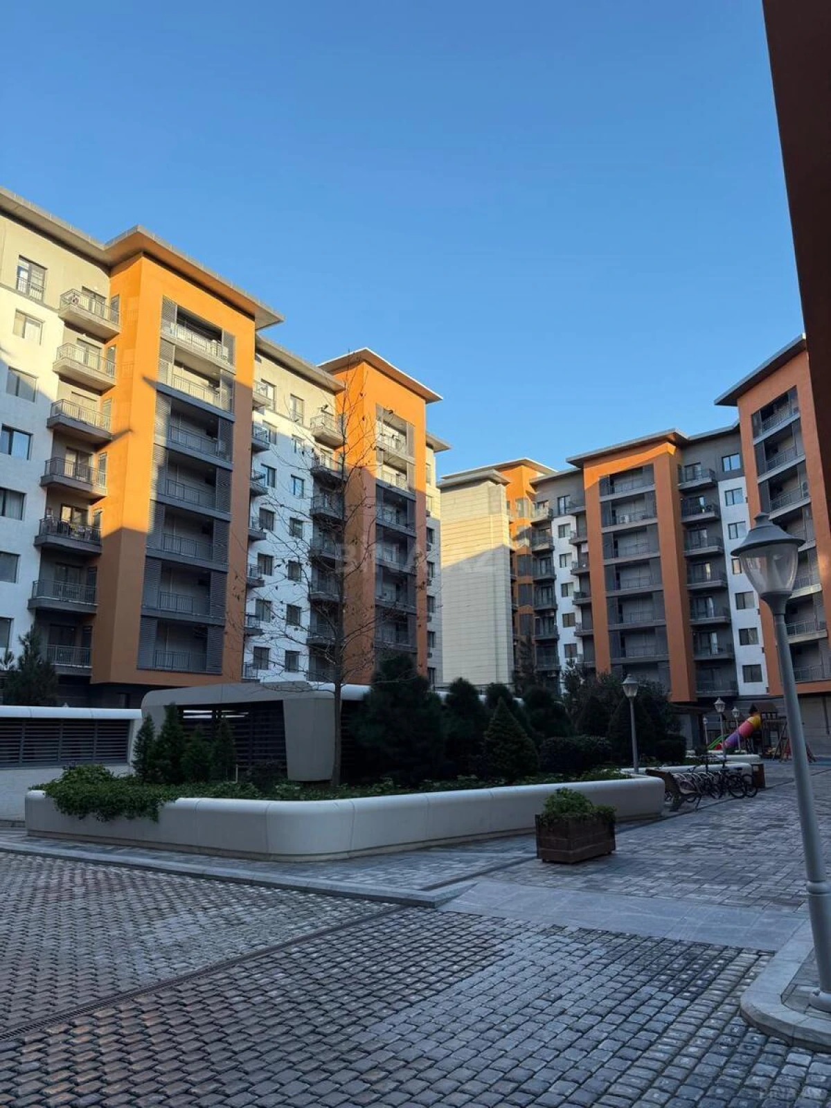 Kirayə verilir 3 otaqlı mənzil 145 m²
