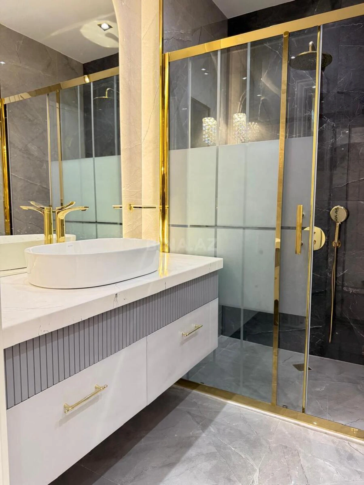 Kirayə verilir 3 otaqlı mənzil 145 m²