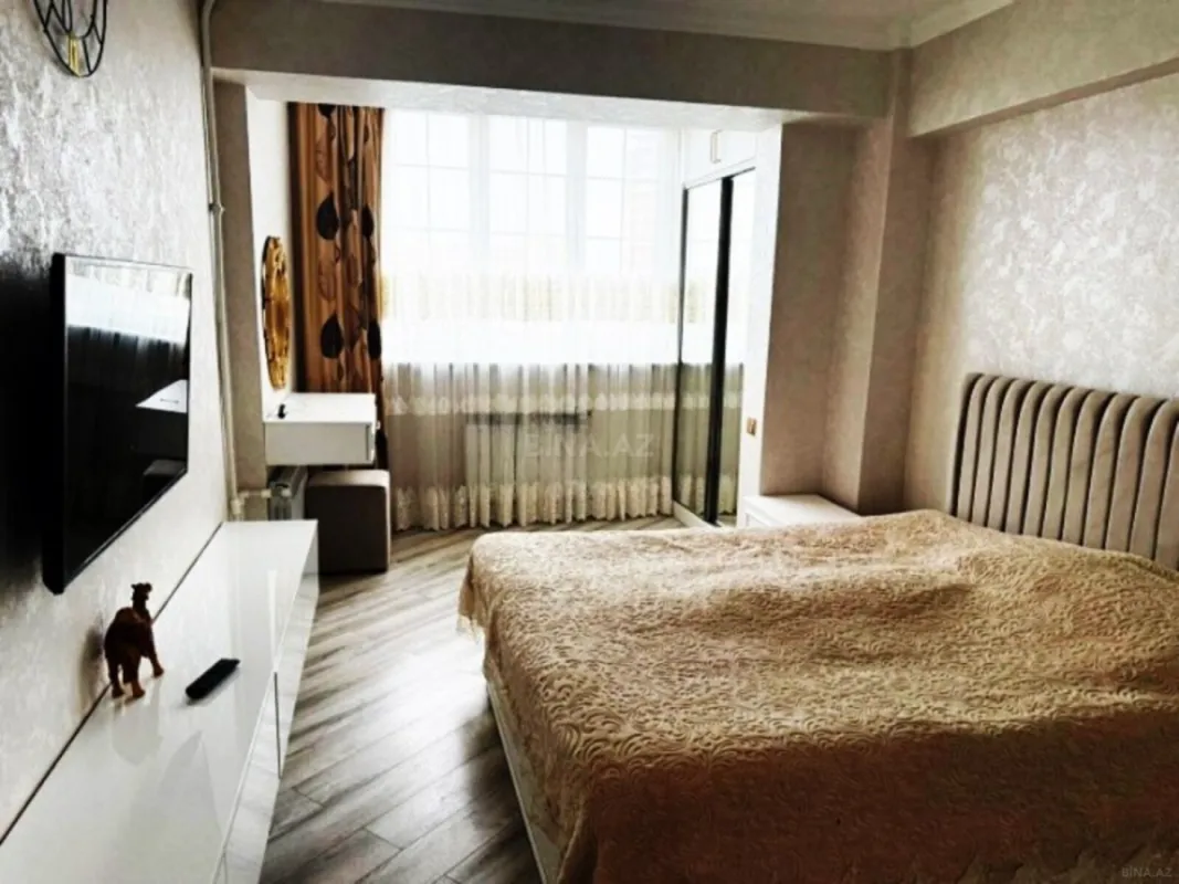 Satılır 4 otaqlı mənzil 145 m²