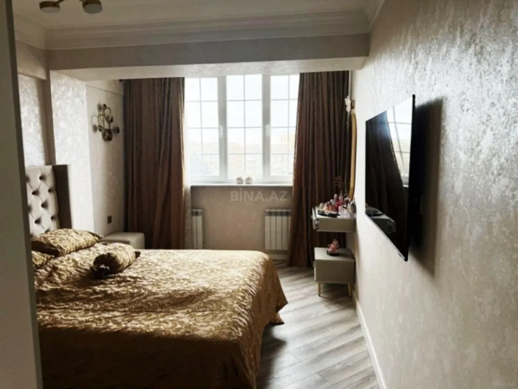 Satılır 4 otaqlı mənzil 145 m²