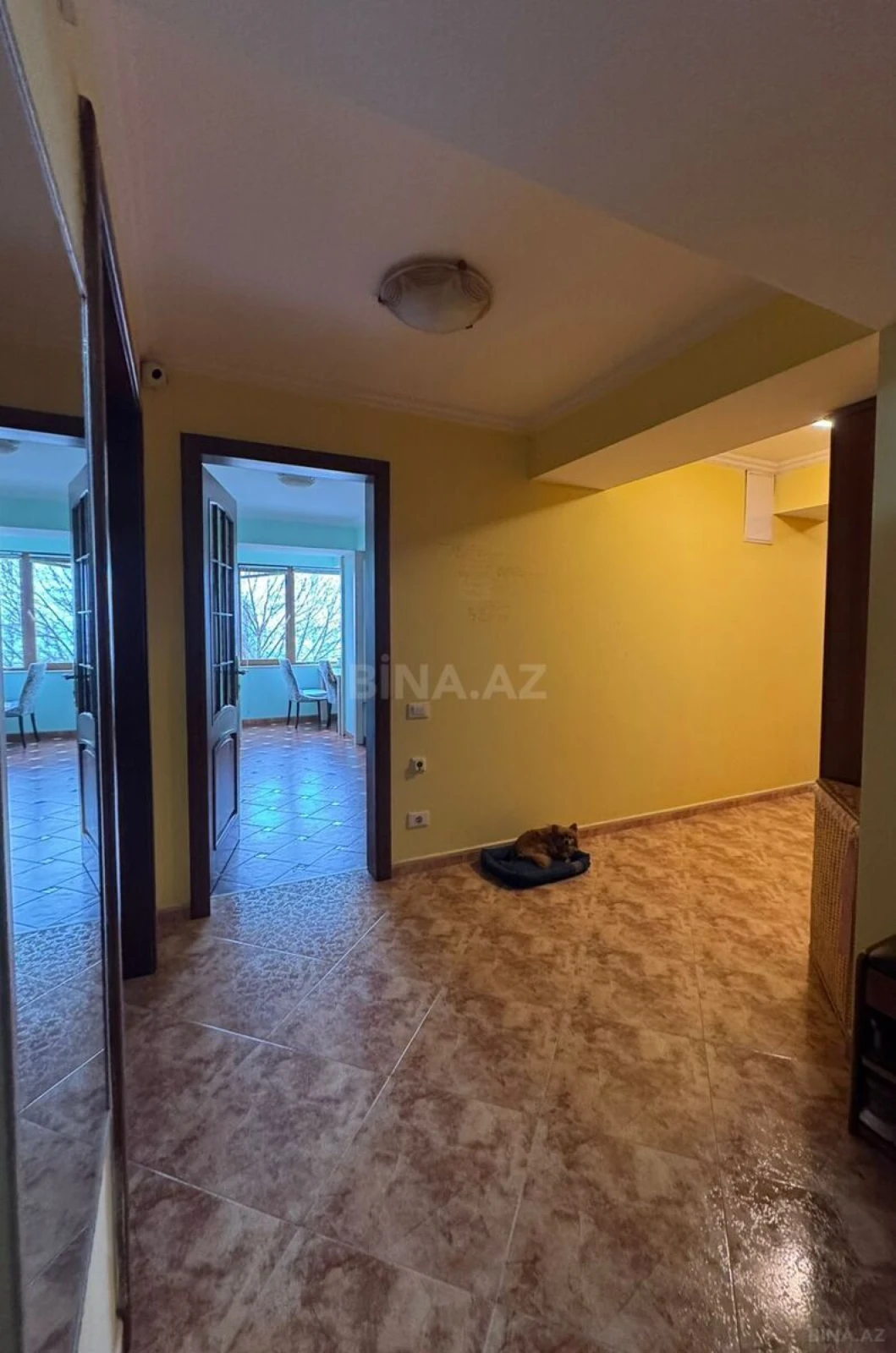 Satılır 4 otaqlı mənzil 145 m²