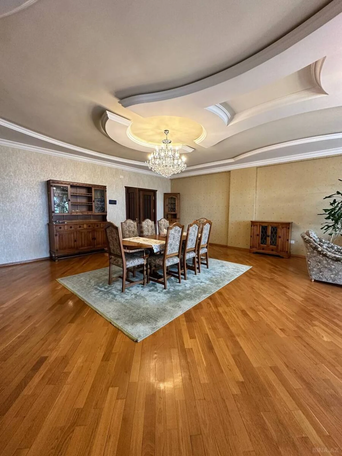 Satılır 3 otaqlı mənzil 200 m²