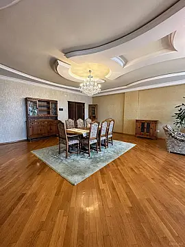 Satılır 3 otaqlı mənzil 200 m²