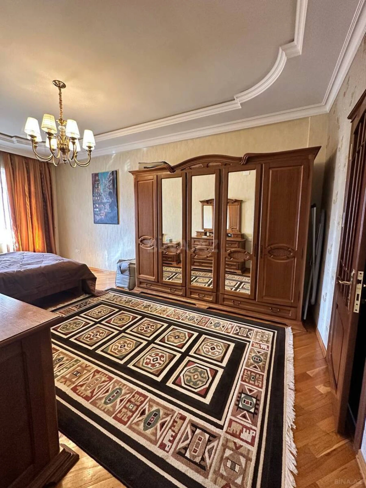Satılır 3 otaqlı mənzil 200 m²