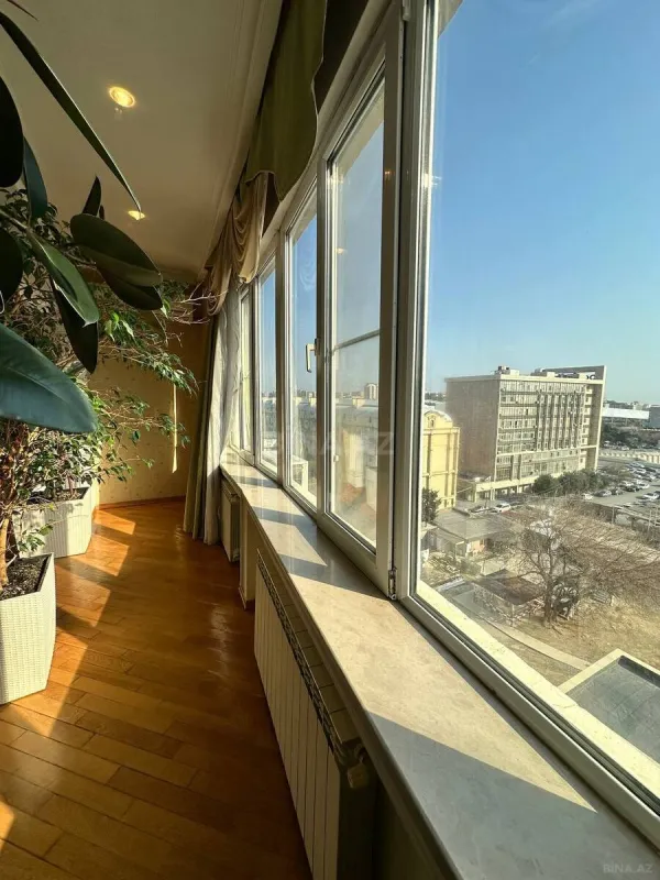 Satılır 3 otaqlı mənzil 200 m²